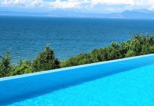 a swimming pool with the ocean in the background at Duplex Seaview Condo in Durrës