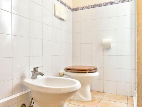Ein Badezimmer in der Unterkunft Farmhouse in Marsciano with Pool and Vineyards
