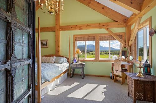 Gallery image of Henrys Lake Goose Bay by KABINO On Henrys Lake almost 3 Acres Satellite Wifi in Island Park