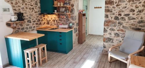 Una cocina o cocineta en the old bakery room