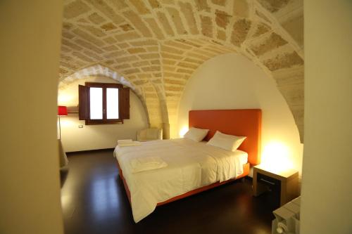 Un pat sau paturi într-o cameră la Bed & Breakfast Idomeneo 63