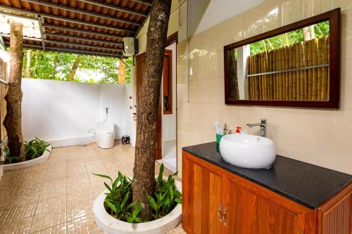 A bathroom at Caesar Phu Quoc Hotel