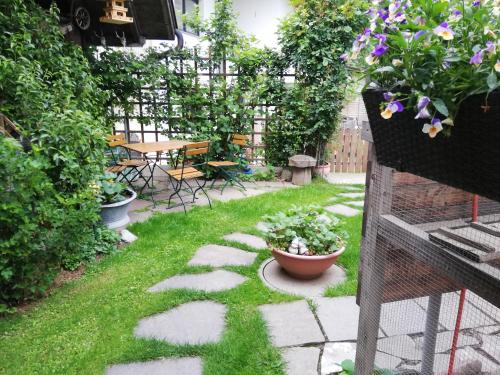 a garden with a table and chairs and plants at Studio in Tulfes