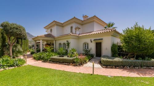 Golden Mile Villa Marbella With Pool Close to Beach