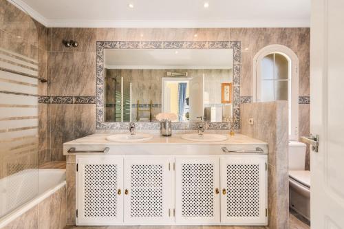 Golden Mile Villa Marbella With Pool Close to Beach