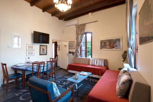 a living room with a couch and a table at Chronis Family Villas in Krousón
