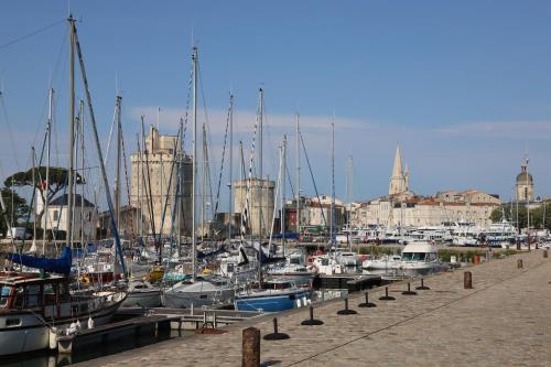 Gallery image of Un Hotel sur le Port in La Rochelle