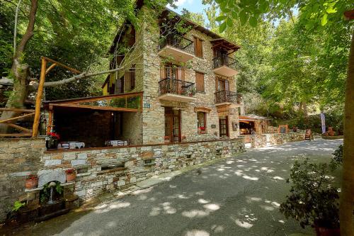a stone house on the side of a road at Palios Stathmos in Miléai