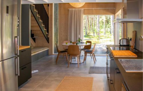 Η κουζίνα ή μικρή κουζίνα στο Lovely Home In Borrby With Kitchen
