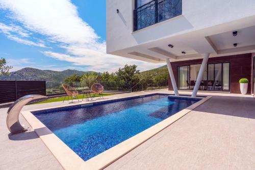 Stylish Villa Bruna with 32sqm heated pool, sauna, billiard and media room