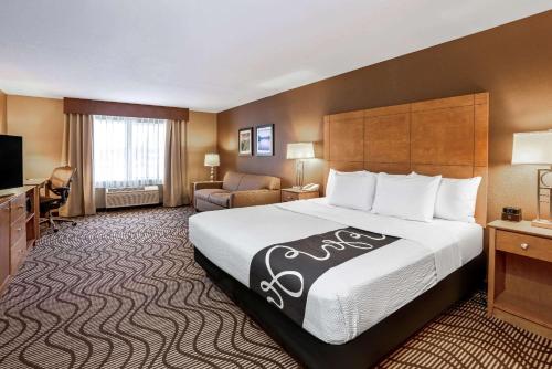 Postel nebo postele na pokoji v ubytování La Quinta by Wyndham Coeur d`Alene