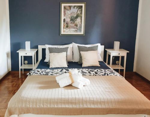 En eller flere senge i et værelse på Apartments Paklenica