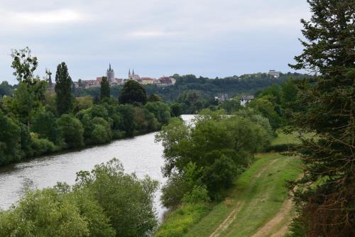 a river with trees and buildings in the distance at Schöne Aussicht in Bad Friedrichshall