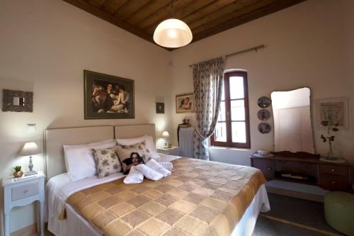 a child sitting on a bed in a bedroom at Chronis Family Villas in Krousón