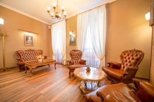 Posezení v ubytování Hotel Antique - free private parking