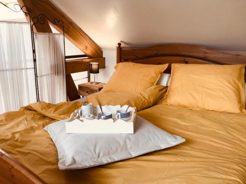 Säng eller sängar i ett rum på Gîte du Maupelin tout confort Full équipé pour 4 personnes