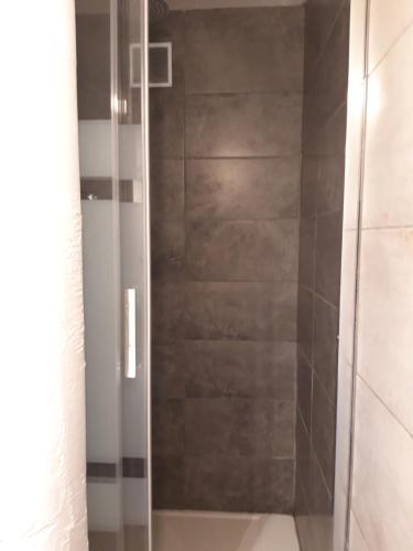a shower with a glass door in a bathroom at la Bassure de Baas à Ambleteuse in Ambleteuse