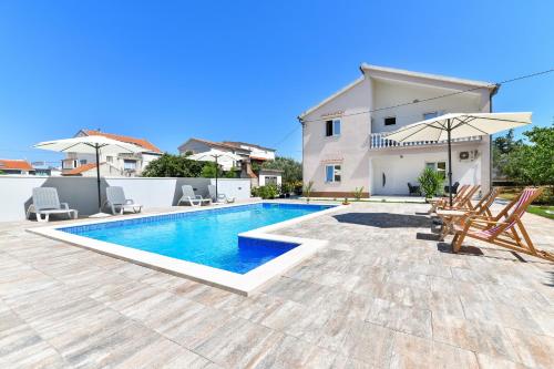 Pool house LUKA