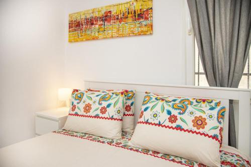 Giường trong phòng chung tại 1 BR Central House in Bodrum