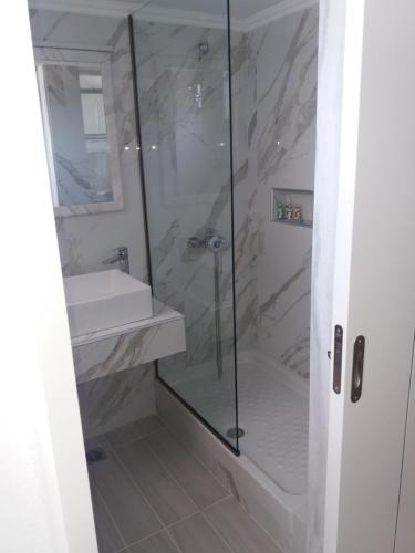 Ett badrum på Pegasus Hotel