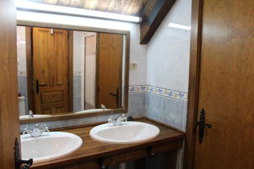 Koupelna v ubytování Albergue-Refugio Sargantana