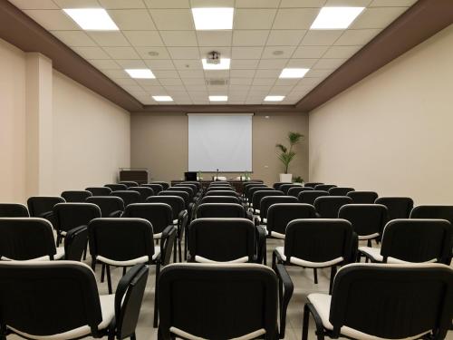 an empty room with chairs and a whiteboard at Il Castagneto Hotel in Melfi