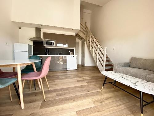 Kuchyň nebo kuchyňský kout v ubytování Propriété Malva appartement bergamotta
