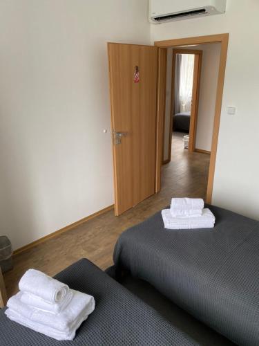 Postel nebo postele na pokoji v ubytování Apartmány Krupka