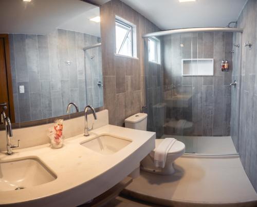 Kylpyhuone majoituspaikassa Malibu Plaza Hotel