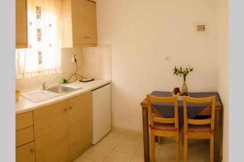 Η κουζίνα ή μικρή κουζίνα στο Cycladic houses in rural surrounding 4