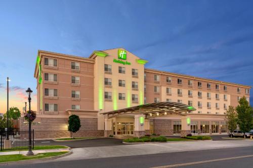 a hotel with a sign on the front of it at Holiday Inn Yakima by IHG in Yakima