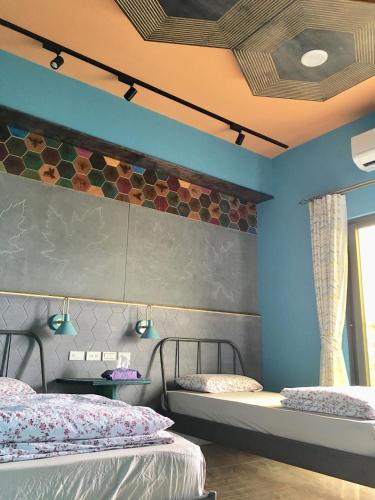 Ένα ή περισσότερα κρεβάτια σε δωμάτιο στο TIN-TIN's HOME 庭庭豐旅舍