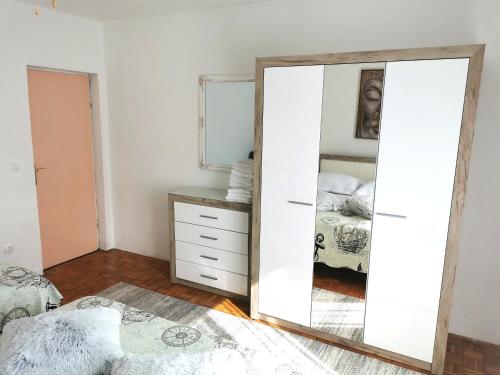 Ένα ή περισσότερα κρεβάτια σε δωμάτιο στο Apartments Biočić