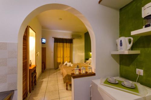 A kitchen or kitchenette at Olive Grove View
