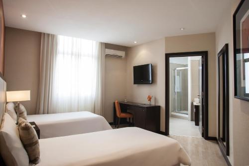 Letto o letti in una camera di HR Luxor Hotel Buenos Aires
