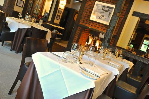 A restaurant or other place to eat at The Casa Hotel-Yateley, Farnborough 