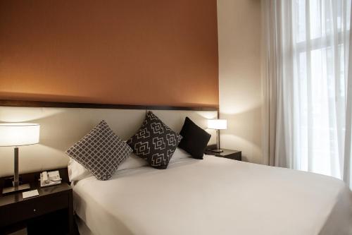 Letto o letti in una camera di HR Luxor Hotel Buenos Aires