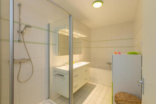 Ein Badezimmer in der Unterkunft Muidenweg 1 - Arnemuiden