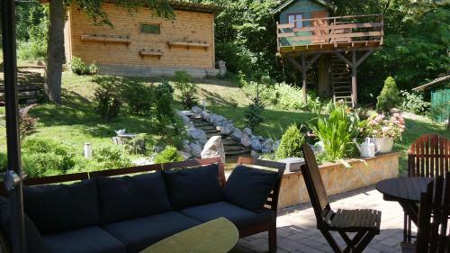 Vrt pred nastanitvijo Planinska kuća "Zvuk Tišine" - Fruška gora