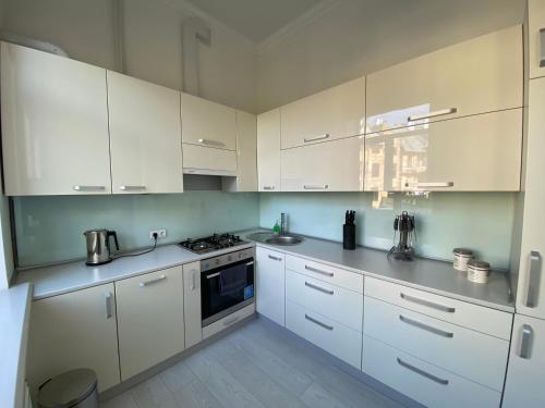 Virtuvė arba virtuvėlė apgyvendinimo įstaigoje Modern Apartment