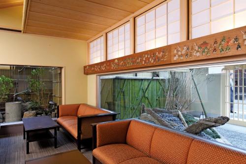 a living room with a fish tank in the middle at Matsui Honkan in Kyoto