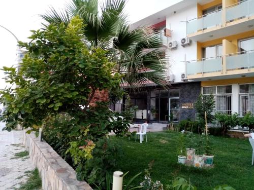 Κήπος έξω από το Haciely Thermal Otel