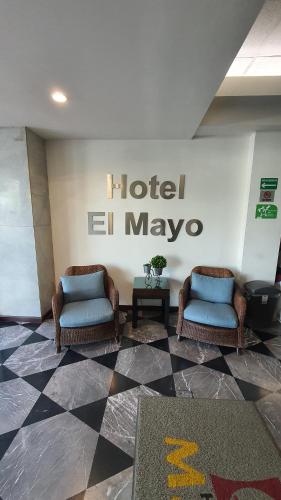 Een zitgedeelte bij Hotel el Mayo Inn