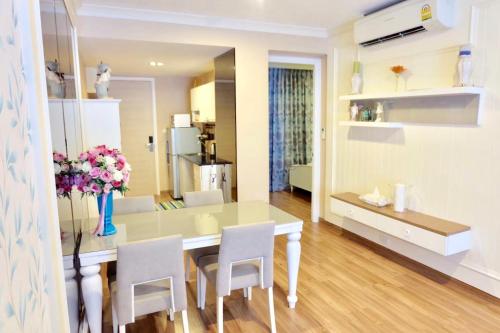 Kuchyň nebo kuchyňský kout v ubytování My Resort@HUA HIN A504