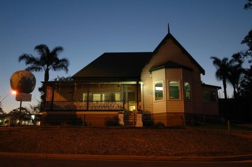 a large house with a porch and a porch at Port Macquarie Backpackers in Port Macquarie