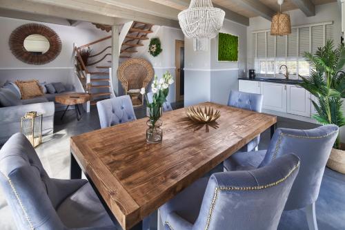 a dining room with a wooden table and chairs at Nadmorski Zaułek in Jastrzębia Góra