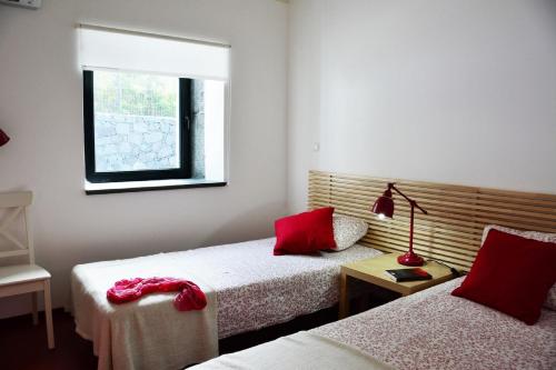 Ένα ή περισσότερα κρεβάτια σε δωμάτιο στο Casa dos Botes - WhaleBoat House TER