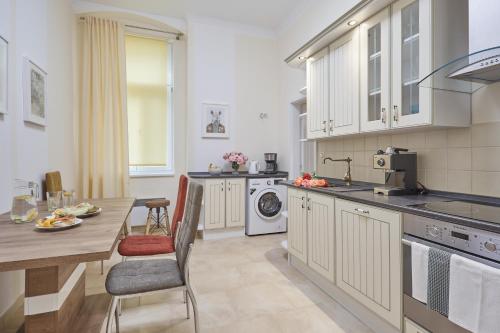 Кухня или мини-кухня в Apartment Anglicka 138

