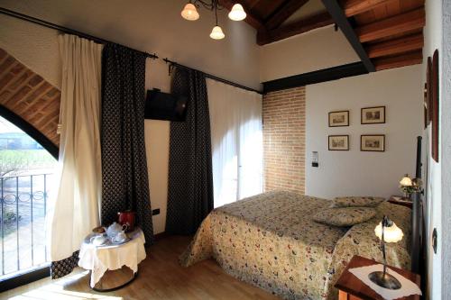 a bedroom with a bed and a large window at Fattoria Grimana in Montegalda