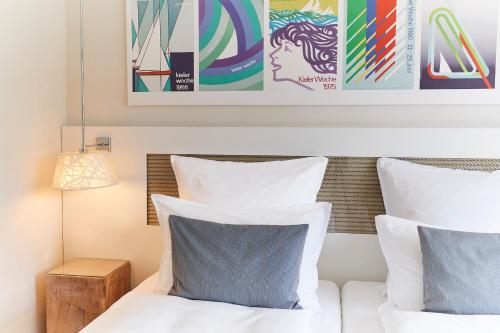 Steigenberger Hotel Conti Hansa Kielにあるベッド